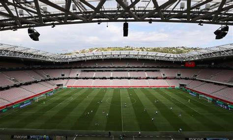 porno stadio nizza|Nizza, video hard allo stadio: il club querela lattrice a luci rosse ...